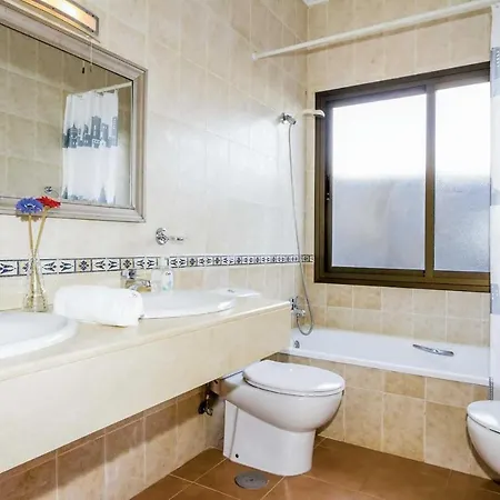 Playa Blanca Sleeps 6 Air Con Wifi